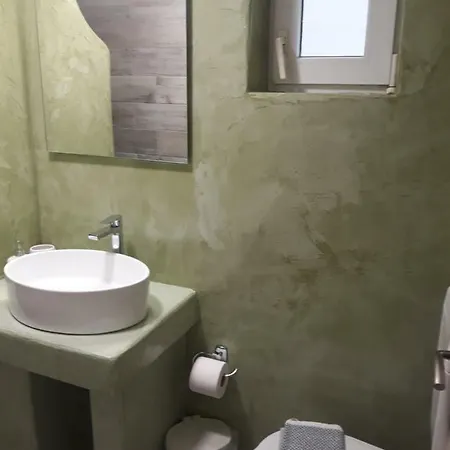Milos Apartman
